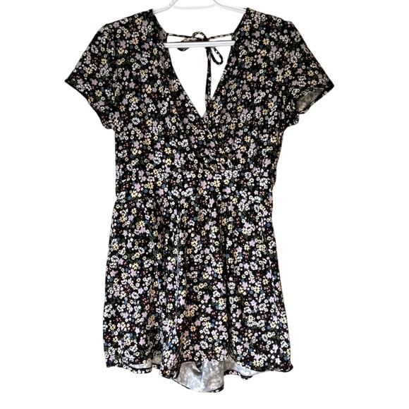 Divided H&M Black Floral Romper Size Medium - Picture 1 of 13